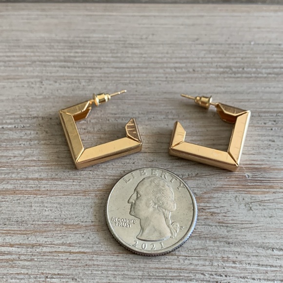 6/$8 Gold Tone Hoop Earrings NEW - Picture 3 of 14